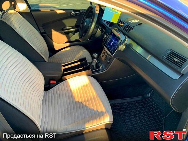 Синий Фольксваген Пассат, объемом двигателя 1.6 л и пробегом 250 тыс. км за 5800 $, фото 6 на Automoto.ua