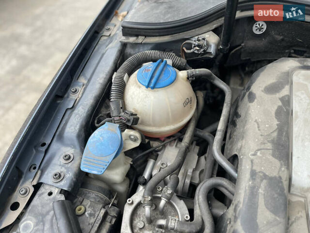 Синий Фольксваген Пассат, объемом двигателя 2 л и пробегом 287 тыс. км за 6850 $, фото 35 на Automoto.ua