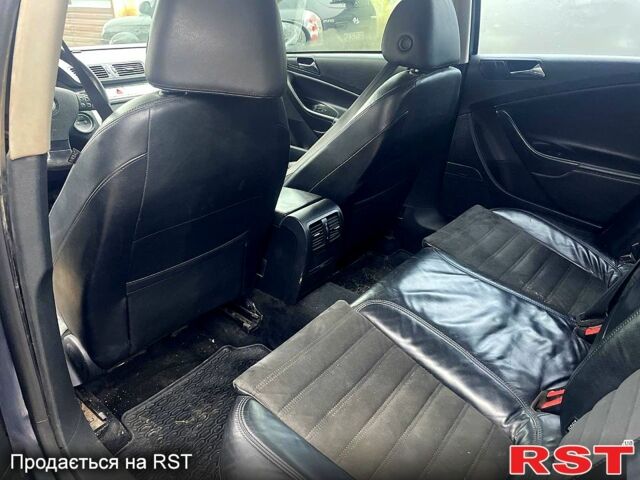 Синий Фольксваген Пассат, объемом двигателя 3.2 л и пробегом 286 тыс. км за 5200 $, фото 10 на Automoto.ua