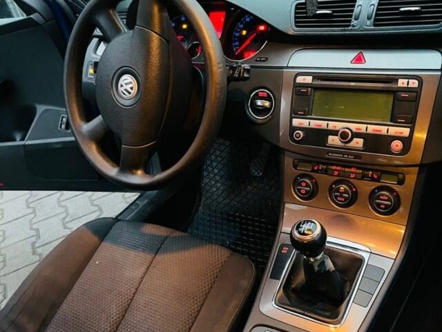 Синий Фольксваген Пассат, объемом двигателя 2 л и пробегом 200 тыс. км за 1900 $, фото 7 на Automoto.ua