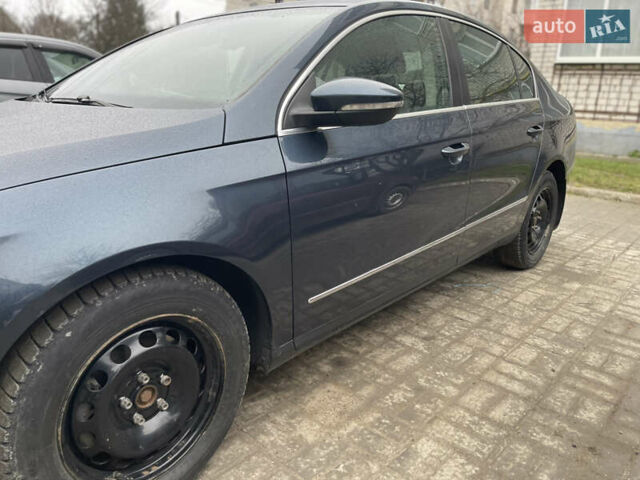 Синий Фольксваген Пассат, объемом двигателя 2 л и пробегом 287 тыс. км за 6850 $, фото 7 на Automoto.ua