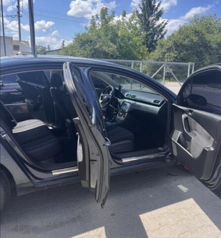 Синий Фольксваген Пассат, объемом двигателя 2 л и пробегом 290 тыс. км за 4800 $, фото 1 на Automoto.ua