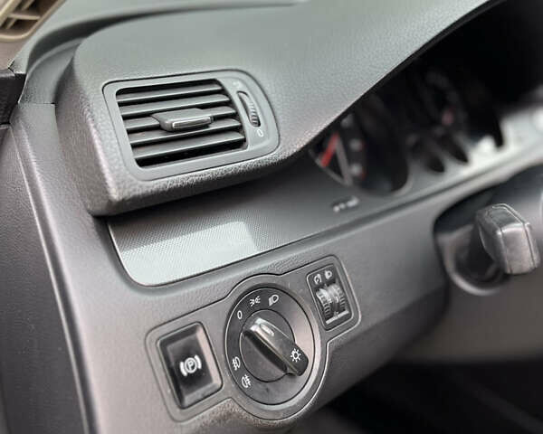 Синій Фольксваген Пассат, об'ємом двигуна 1.98 л та пробігом 320 тис. км за 5000 $, фото 51 на Automoto.ua