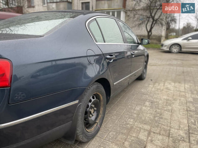 Синий Фольксваген Пассат, объемом двигателя 2 л и пробегом 287 тыс. км за 6850 $, фото 14 на Automoto.ua