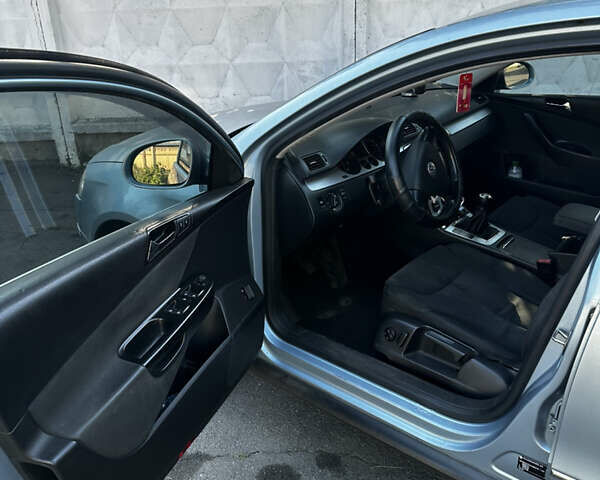 Синий Фольксваген Пассат, объемом двигателя 1.98 л и пробегом 400 тыс. км за 5100 $, фото 3 на Automoto.ua