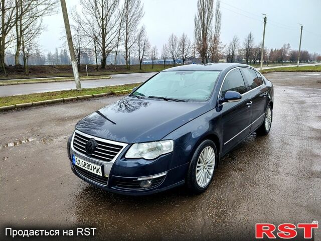 Синий Фольксваген Пассат, объемом двигателя 3.2 л и пробегом 286 тыс. км за 5200 $, фото 1 на Automoto.ua