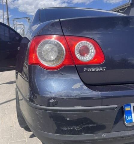 Синий Фольксваген Пассат, объемом двигателя 2 л и пробегом 290 тыс. км за 4800 $, фото 6 на Automoto.ua