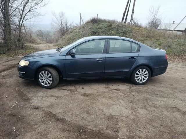 Синий Фольксваген Пассат, объемом двигателя 1.9 л и пробегом 328 тыс. км за 2700 $, фото 1 на Automoto.ua