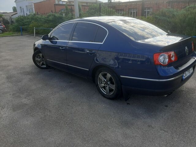 Синий Фольксваген Пассат, объемом двигателя 2 л и пробегом 320 тыс. км за 7200 $, фото 1 на Automoto.ua