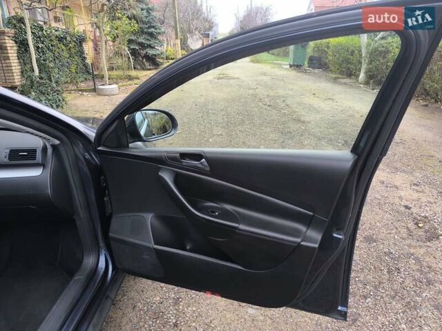 Синий Фольксваген Пассат, объемом двигателя 1.8 л и пробегом 135 тыс. км за 6800 $, фото 15 на Automoto.ua