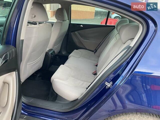 Синій Фольксваген Пассат, об'ємом двигуна 1.8 л та пробігом 205 тис. км за 5500 $, фото 9 на Automoto.ua