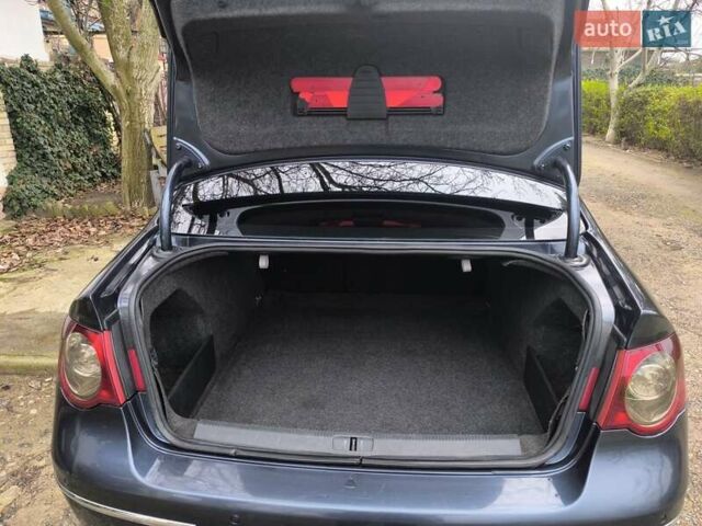 Синий Фольксваген Пассат, объемом двигателя 1.8 л и пробегом 135 тыс. км за 6800 $, фото 4 на Automoto.ua