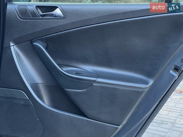 Синий Фольксваген Пассат, объемом двигателя 2 л и пробегом 287 тыс. км за 6950 $, фото 117 на Automoto.ua