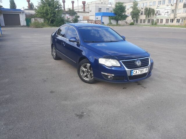 Синий Фольксваген Пассат, объемом двигателя 2 л и пробегом 320 тыс. км за 7200 $, фото 4 на Automoto.ua