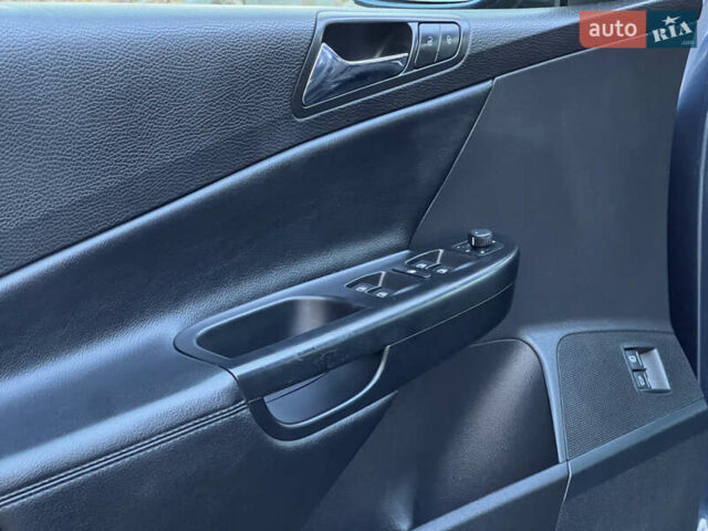 Синий Фольксваген Пассат, объемом двигателя 2 л и пробегом 287 тыс. км за 6950 $, фото 78 на Automoto.ua