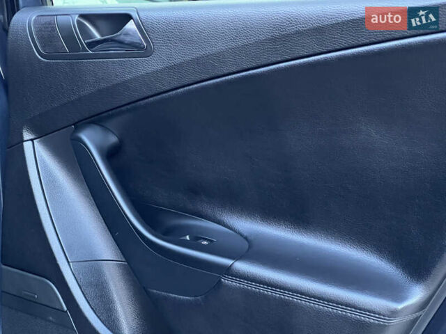 Синий Фольксваген Пассат, объемом двигателя 2 л и пробегом 287 тыс. км за 6950 $, фото 118 на Automoto.ua