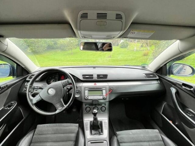 Синий Фольксваген Пассат, объемом двигателя 2 л и пробегом 422 тыс. км за 2899 $, фото 4 на Automoto.ua