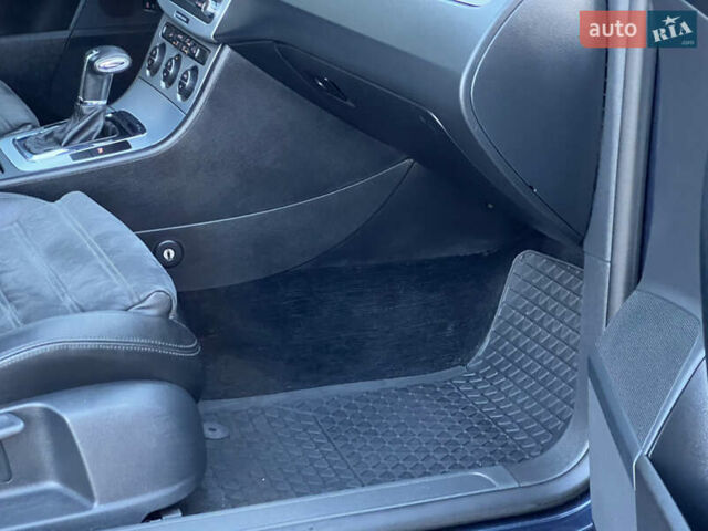 Синий Фольксваген Пассат, объемом двигателя 2 л и пробегом 287 тыс. км за 6950 $, фото 100 на Automoto.ua