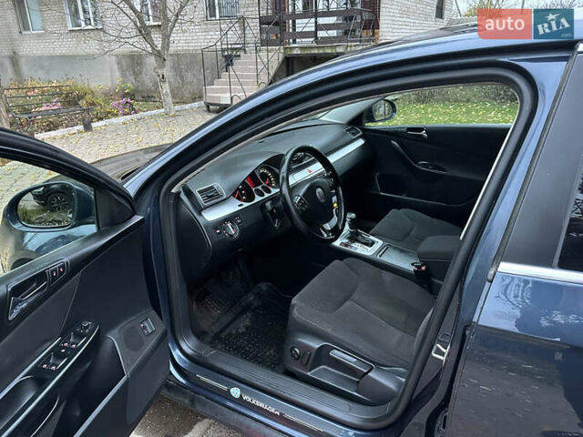 Синий Фольксваген Пассат, объемом двигателя 1.8 л и пробегом 208 тыс. км за 5900 $, фото 12 на Automoto.ua