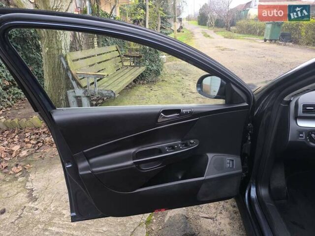 Синий Фольксваген Пассат, объемом двигателя 1.8 л и пробегом 135 тыс. км за 6800 $, фото 17 на Automoto.ua