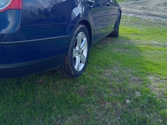 Синий Фольксваген Пассат, объемом двигателя 1.6 л и пробегом 188 тыс. км за 6800 $, фото 2 на Automoto.ua