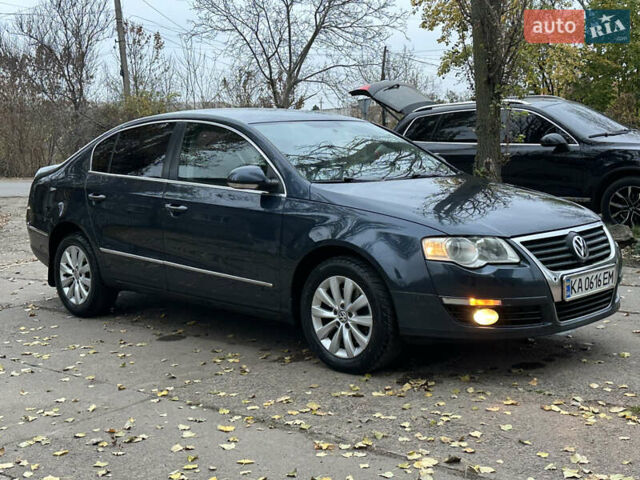 Синий Фольксваген Пассат, объемом двигателя 1.8 л и пробегом 208 тыс. км за 5900 $, фото 8 на Automoto.ua