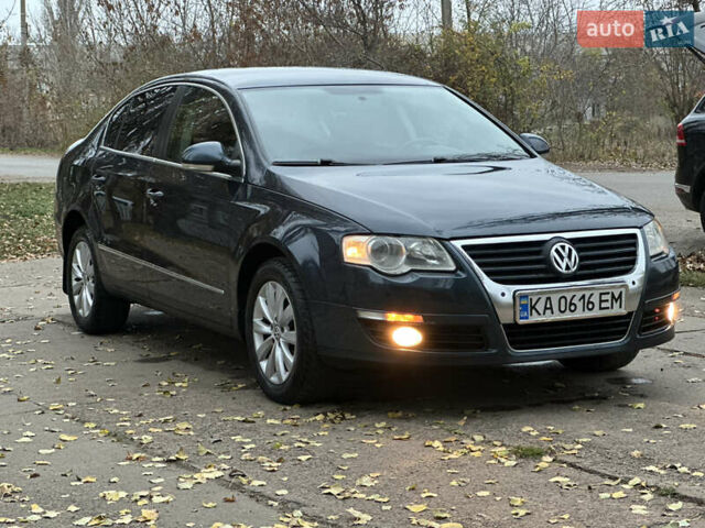 Синий Фольксваген Пассат, объемом двигателя 1.8 л и пробегом 208 тыс. км за 5900 $, фото 1 на Automoto.ua