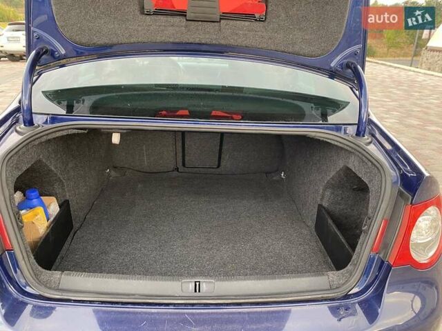 Синій Фольксваген Пассат, об'ємом двигуна 1.8 л та пробігом 205 тис. км за 5500 $, фото 11 на Automoto.ua