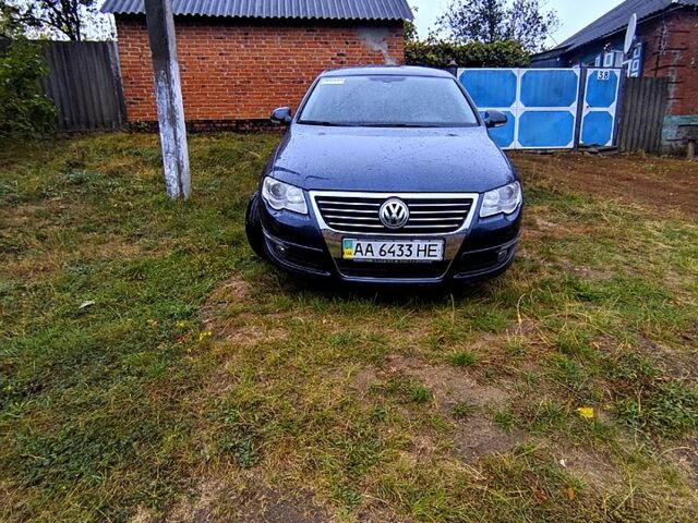 Синий Фольксваген Пассат, объемом двигателя 1.8 л и пробегом 70 тыс. км за 8900 $, фото 1 на Automoto.ua