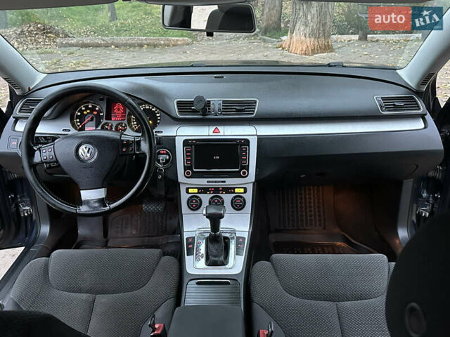 Синий Фольксваген Пассат, объемом двигателя 1.8 л и пробегом 208 тыс. км за 5900 $, фото 15 на Automoto.ua