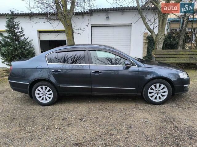 Синий Фольксваген Пассат, объемом двигателя 1.8 л и пробегом 135 тыс. км за 6800 $, фото 1 на Automoto.ua