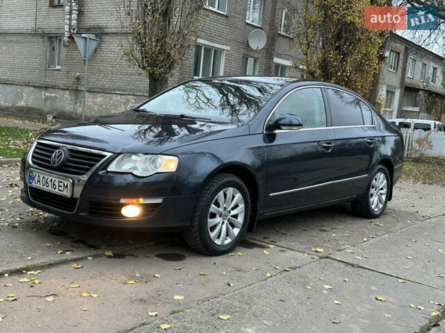 Синий Фольксваген Пассат, объемом двигателя 1.8 л и пробегом 208 тыс. км за 5900 $, фото 4 на Automoto.ua