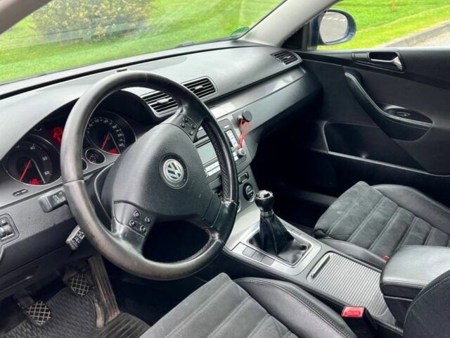 Синий Фольксваген Пассат, объемом двигателя 2 л и пробегом 422 тыс. км за 2899 $, фото 3 на Automoto.ua