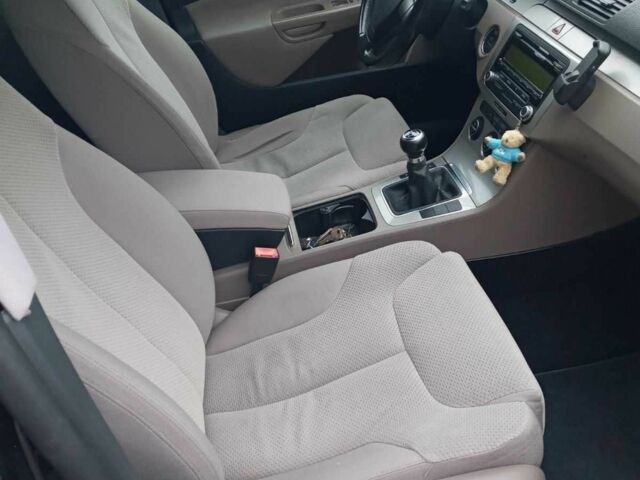 Синий Фольксваген Пассат, объемом двигателя 1.8 л и пробегом 206 тыс. км за 7000 $, фото 7 на Automoto.ua