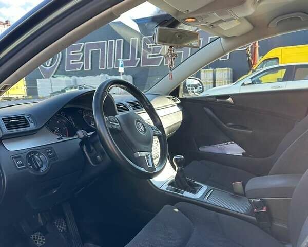 Синій Фольксваген Пассат, об'ємом двигуна 1.6 л та пробігом 250 тис. км за 7500 $, фото 8 на Automoto.ua