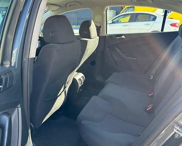 Синій Фольксваген Пассат, об'ємом двигуна 1.6 л та пробігом 250 тис. км за 7500 $, фото 7 на Automoto.ua