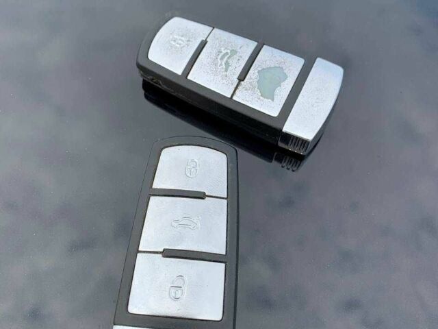 Синий Фольксваген Пассат, объемом двигателя 1.8 л и пробегом 206 тыс. км за 7000 $, фото 5 на Automoto.ua