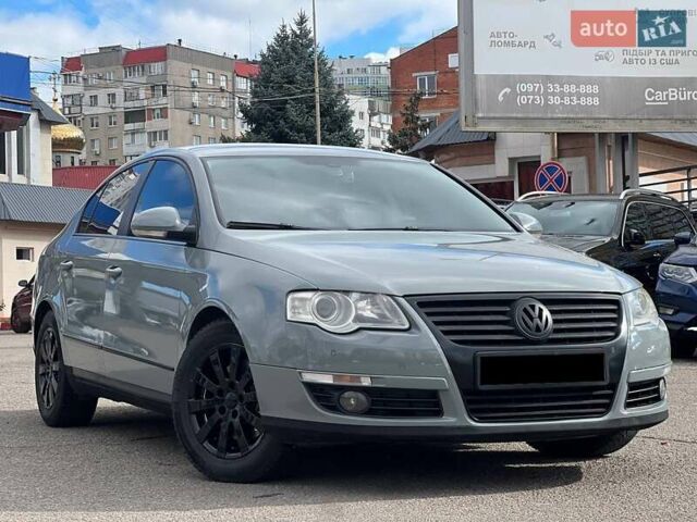 Синий Фольксваген Пассат, объемом двигателя 1.97 л и пробегом 185 тыс. км за 8500 $, фото 1 на Automoto.ua