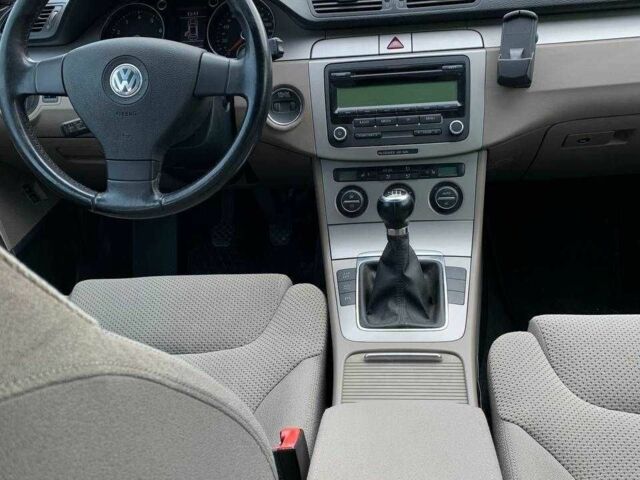 Синий Фольксваген Пассат, объемом двигателя 1.8 л и пробегом 206 тыс. км за 7000 $, фото 3 на Automoto.ua