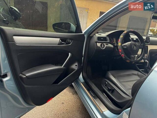 Синий Фольксваген Пассат, объемом двигателя 2.48 л и пробегом 130 тыс. км за 12000 $, фото 4 на Automoto.ua