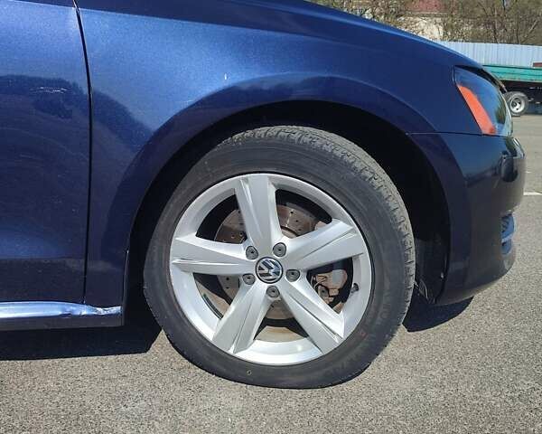 Синий Фольксваген Пассат, объемом двигателя 2.5 л и пробегом 216 тыс. км за 10500 $, фото 5 на Automoto.ua