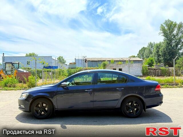 Синій Фольксваген Пассат, об'ємом двигуна 1.8 л та пробігом 261 тис. км за 7800 $, фото 1 на Automoto.ua