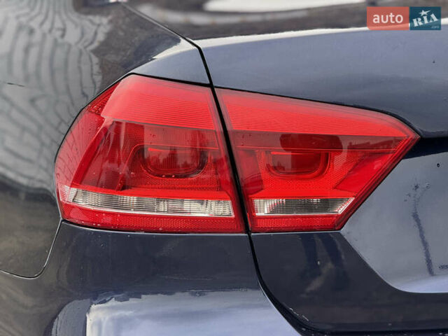 Синій Фольксваген Пассат, об'ємом двигуна 2.5 л та пробігом 177 тис. км за 9500 $, фото 13 на Automoto.ua