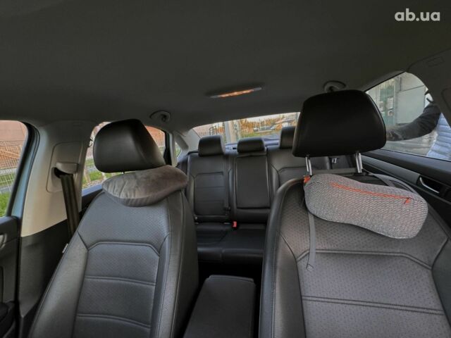 Синий Фольксваген Пассат, объемом двигателя 2.5 л и пробегом 207 тыс. км за 8800 $, фото 10 на Automoto.ua