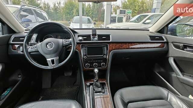 Синий Фольксваген Пассат, объемом двигателя 2 л и пробегом 239 тыс. км за 12200 $, фото 4 на Automoto.ua