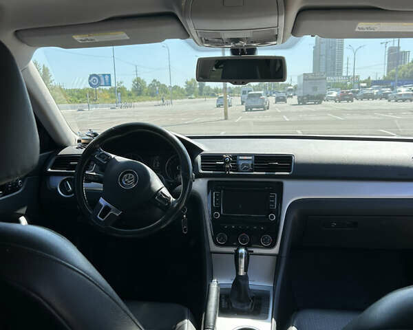 Синий Фольксваген Пассат, объемом двигателя 2.5 л и пробегом 200 тыс. км за 10000 $, фото 19 на Automoto.ua