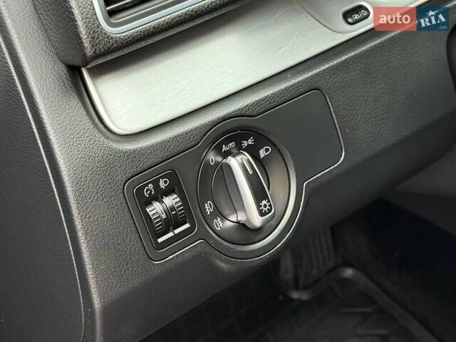 Синий Фольксваген Пассат, объемом двигателя 2 л и пробегом 263 тыс. км за 11690 $, фото 12 на Automoto.ua