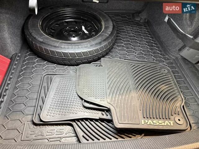 Синій Фольксваген Пассат, об'ємом двигуна 2.5 л та пробігом 127 тис. км за 11900 $, фото 9 на Automoto.ua