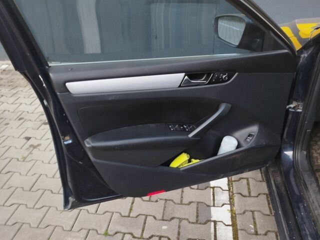 Синий Фольксваген Пассат, объемом двигателя 2.5 л и пробегом 240 тыс. км за 8000 $, фото 23 на Automoto.ua