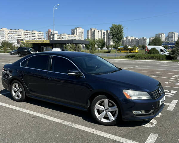 Синий Фольксваген Пассат, объемом двигателя 2.5 л и пробегом 200 тыс. км за 10000 $, фото 3 на Automoto.ua